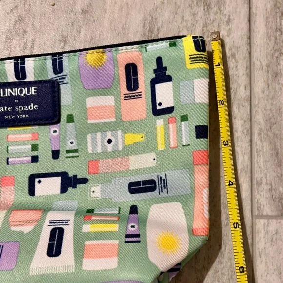 NWT Kate Spade makeup bag - Picture 2 of 3